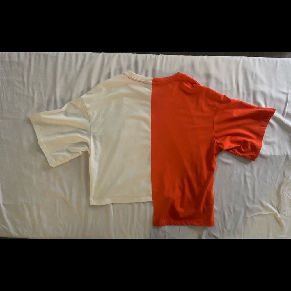 GRAPHIC TEE - Picture 2 of 2